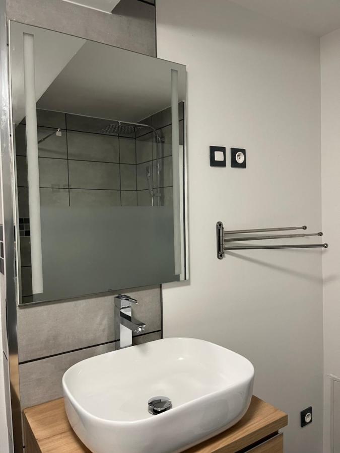 Superbe Appartement Au Bord Du Canal De St Quentin سانت كونتان المظهر الخارجي الصورة