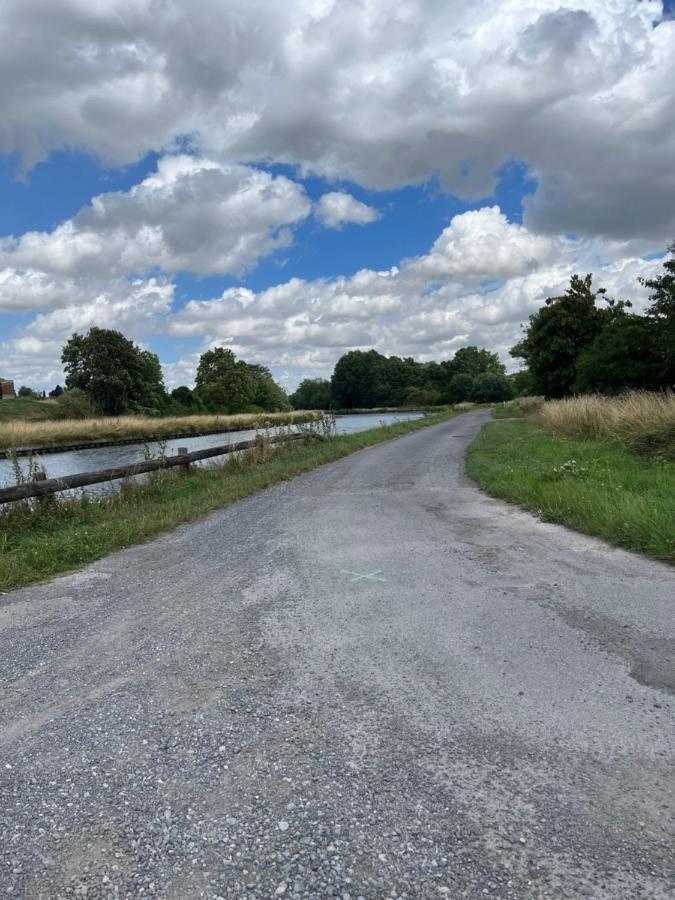 Superbe Appartement Au Bord Du Canal De St Quentin سانت كونتان المظهر الخارجي الصورة
